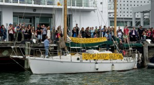 Greenpeace flotilla 04